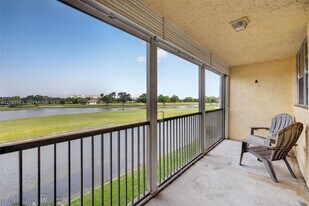 3100 W Rolling Hills Cir in Davie, FL - Building Photo
