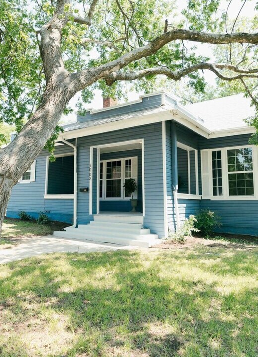 1002 W Mulberry Ave, Unit 3 in San Antonio, TX - Foto de edificio