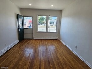 502 Washington Ave, Unit 1 in Belleville, NJ - Foto de edificio - Building Photo