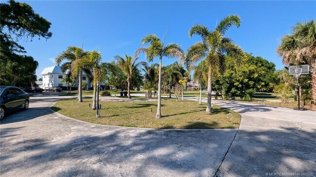 830 NW 10th Terrace in Stuart, FL - Building Photo - Building Photo
