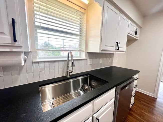 527 N Avenue Y in Clifton, TX - Building Photo - Building Photo