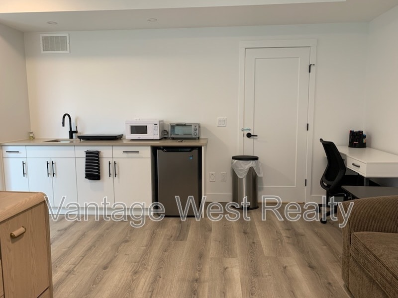 610-35610 Academy Way in Kelowna, BC - Building Photo