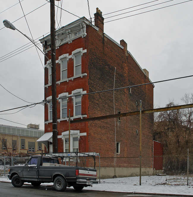 3079 Colerain Ave in Cincinnati, OH - Building Photo - Building Photo