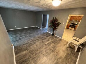 1317 W Tanners Creek Dr in Norfolk, VA - Building Photo - Building Photo