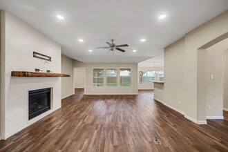 3005 Gardencrest Ln in Dickinson, TX - Building Photo - Building Photo