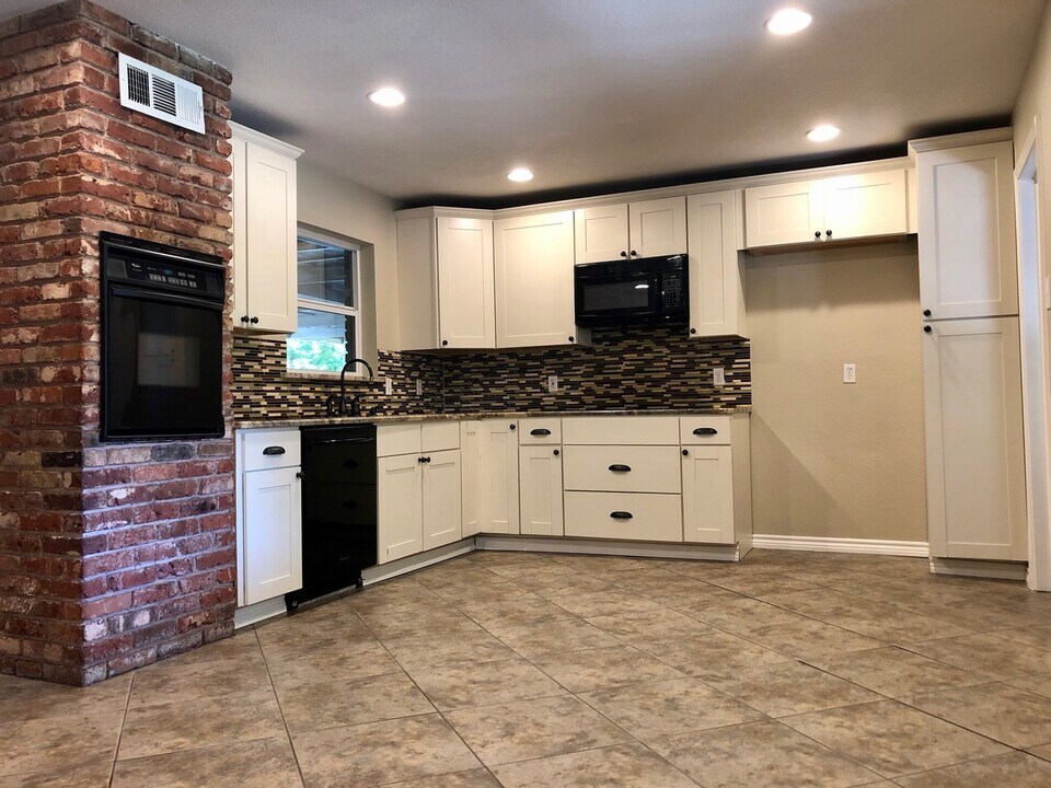 53251 Bryant St in Irving, TX - Building Photo