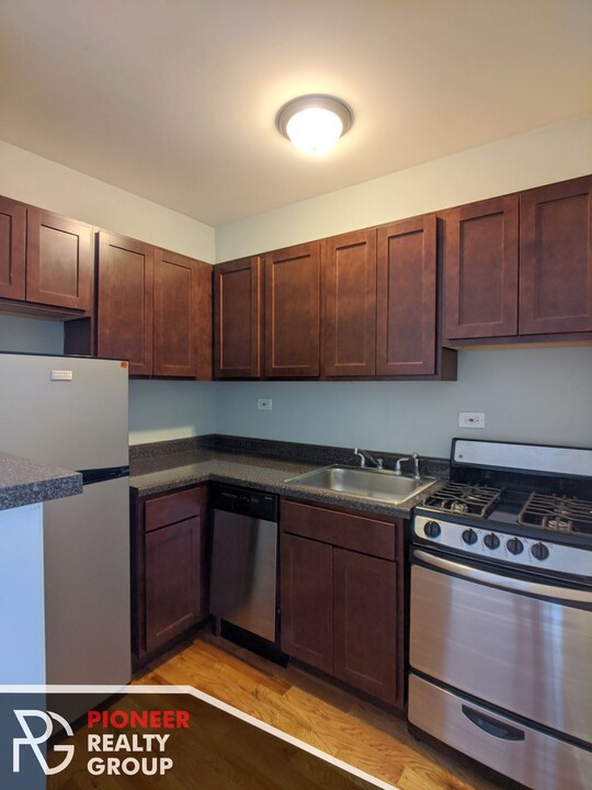 814 W Diversey Pky, Unit 4 in Chicago, IL - Building Photo