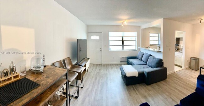 734 Meridian Ave in Miami Beach, FL - Building Photo - Building Photo