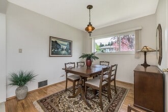 8115 Strathearn Av in Burnaby, BC - Building Photo - Building Photo