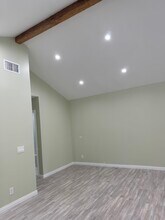 4406 Coloma Ave in Woodland Hills, CA - Foto de edificio - Building Photo