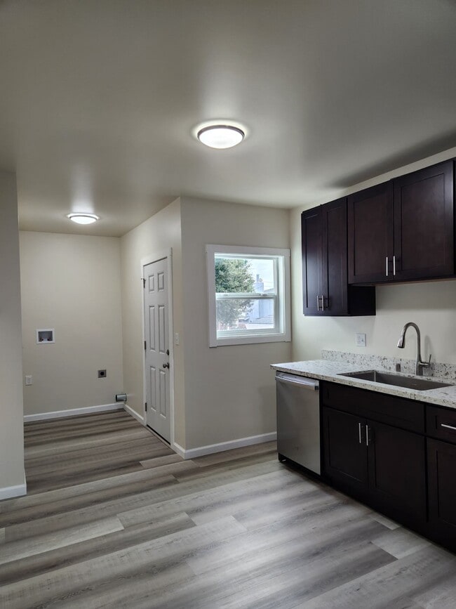 242 16th St in Richmond, CA - Foto de edificio - Building Photo