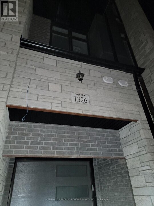 1326 Anthonia Trail in Oakville, ON - Building Photo