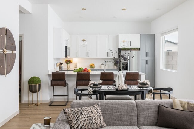 Bungalows on Combs in Queen Creek, AZ - Foto de edificio - Building Photo