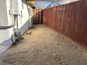 7444 Borrego Trl in Yucca Valley, CA - Foto de edificio - Building Photo