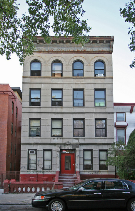 556 Lafayette Ave in Brooklyn, NY - Building Photo