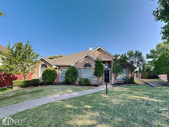 2403 Brookchase Dr in Mesquite, TX - Building Photo