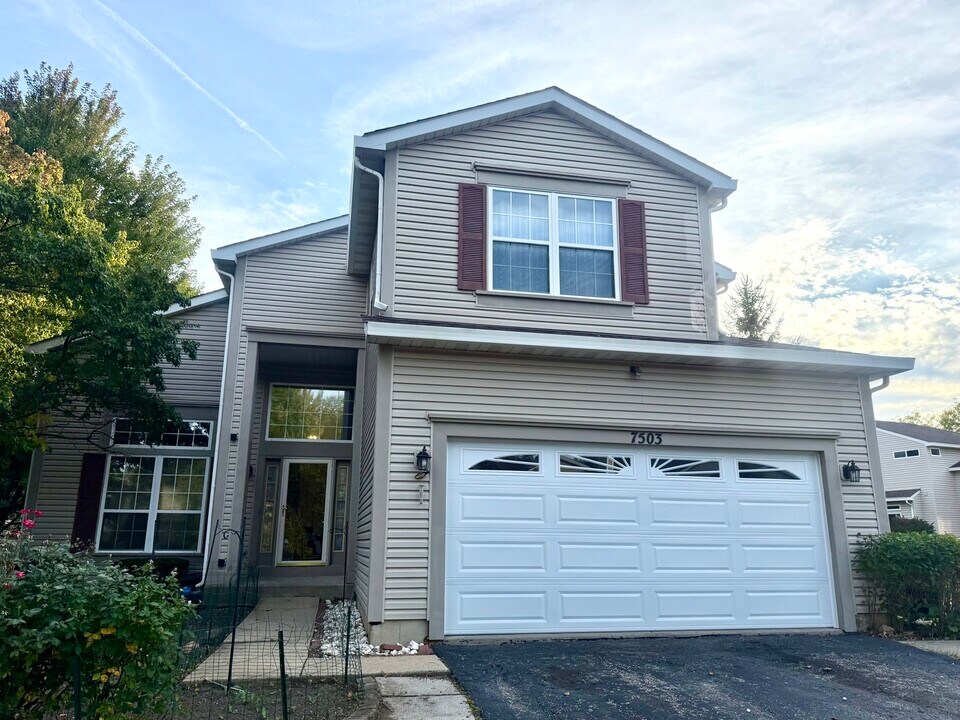 7503 Korbel Dr in Gurnee, IL - Building Photo