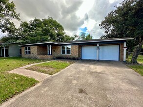 6 E Southlawn Ave in La Marque, TX - Building Photo - Building Photo