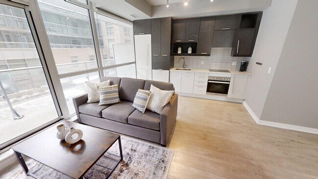 199 Richmond St W