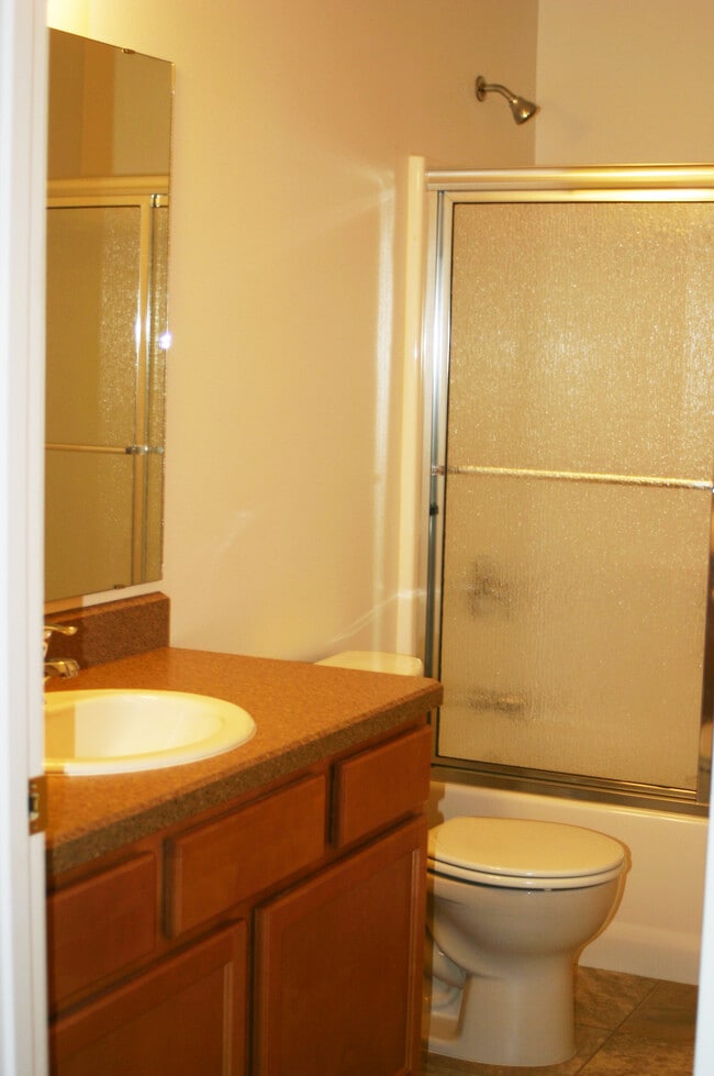 631 Oakmont Rd, Unit 2 in Billings, MT - Foto de edificio - Building Photo
