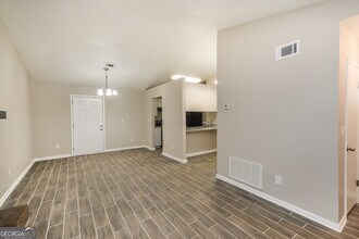 6096 Creekford Dr in Lithonia, GA - Building Photo - Building Photo