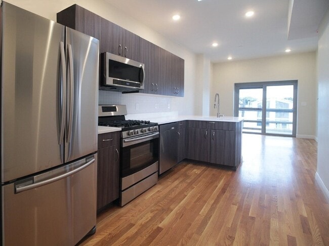 68 Frankfort St, Unit #2R