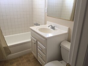 630 Ridgeway Ln, Unit #1 in La Habra, CA - Foto de edificio - Building Photo