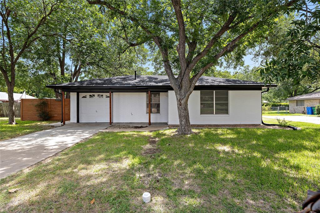2304 Lathan Ln in Taylor, TX - Building Photo