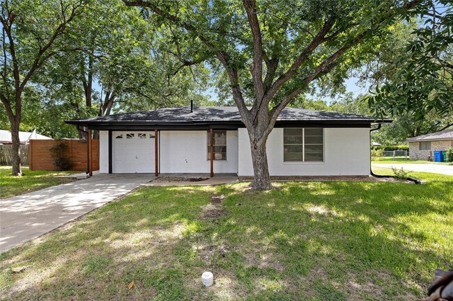 2304 Lathan Ln