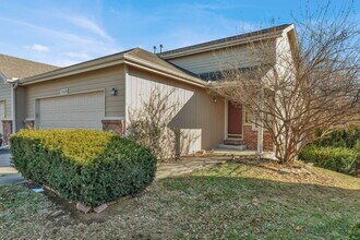 1522 Legend Trail Dr in Lawrence, KS - Building Photo - Building Photo
