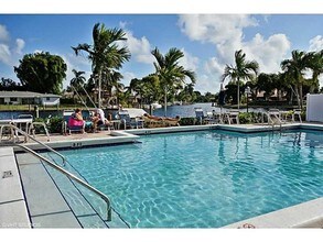130 Cypress Club Dr in Pompano Beach, FL - Building Photo - Building Photo