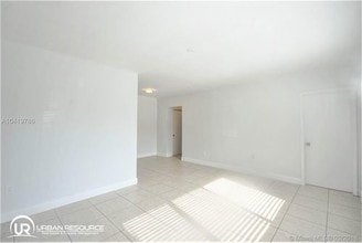7315 Harding Ave-Unit -1 in Miami Beach, FL - Building Photo - Building Photo