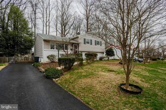 907 Cottage St SW in Vienna, VA - Building Photo - Building Photo