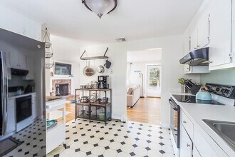 67 Old Post Rd in Barnstable, MA - Foto de edificio - Building Photo