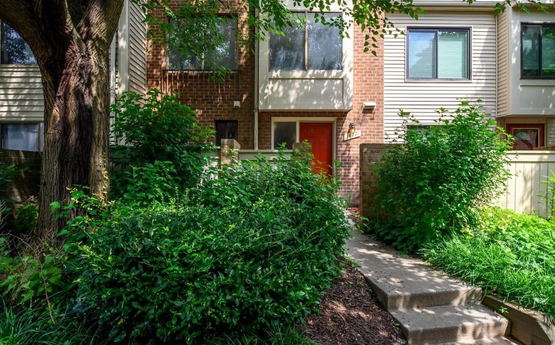 18721 Nathans Pl in Montgomery Village, MD - Foto de edificio