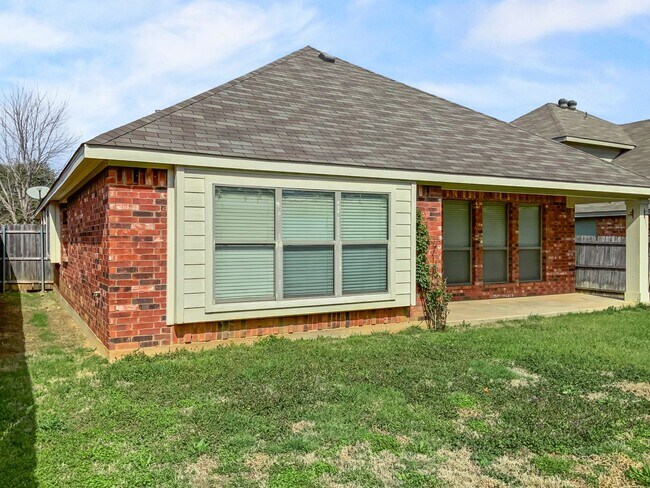 656 Minkel Dr in Crowley, TX - Building Photo - Building Photo