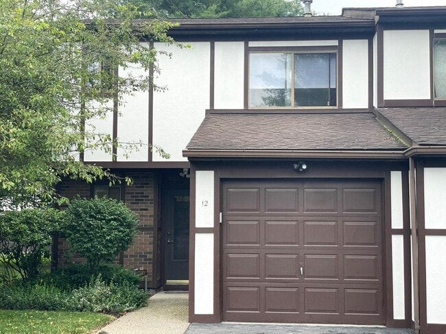 12 Sunstone Dr in Poughkeepsie, NY - Building Photo - Building Photo