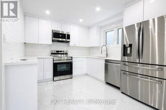 384 Westwood Dr in Kitchener, ON - Building Photo - Building Photo