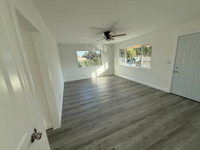 3275 Saturn Ave in Huntington Park, CA - Foto de edificio - Building Photo