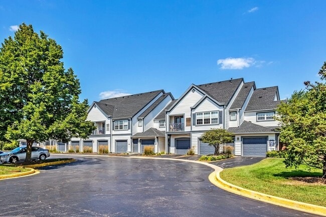 402 Mozart Ct in Wheaton, IL - Building Photo - Building Photo