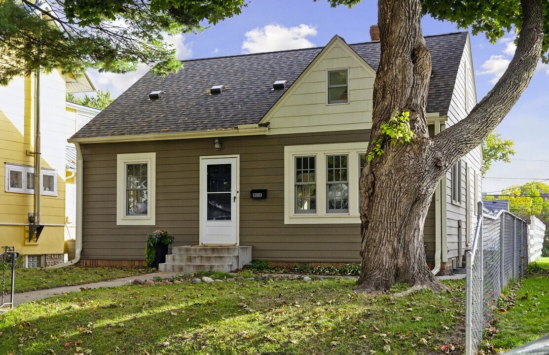 5749 Pleasant Ave in Minneapolis, MN - Building Photo