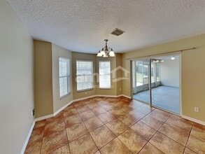 315 Morningview Dr in Eustis, FL - Foto de edificio - Building Photo