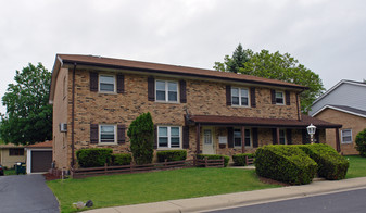 7501-7530 Country Ln Apartments