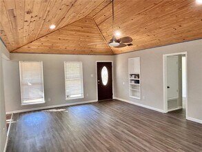 4577 Emerald Dr E in Mobile, AL - Building Photo - Building Photo