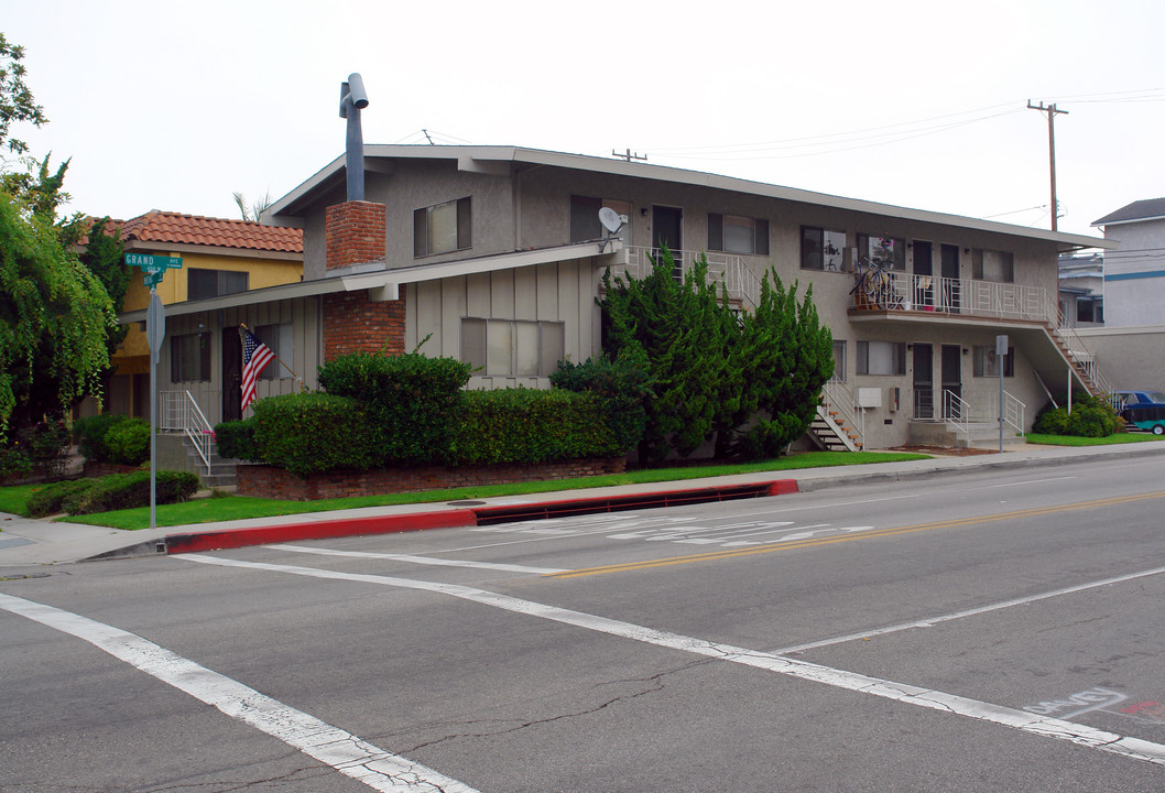 304 Whiting St in El Segundo, CA - Building Photo