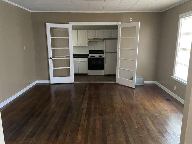 property at 1610 E Park Ave
