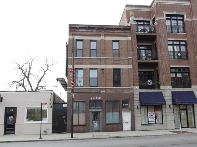 2217 W Belmont Ave in Chicago, IL - Building Photo - Building Photo