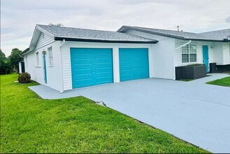 767 SW Ravenswood Ln in Port St. Lucie, FL - Building Photo - Building Photo