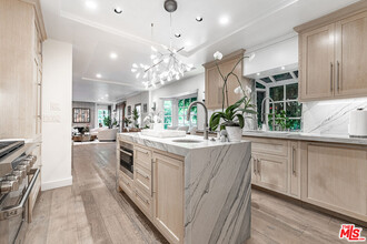 1438 San Ysidro Dr in Beverly Hills, CA - Building Photo - Building Photo
