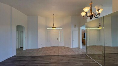 5042 Vista Loma Way in North Las Vegas, NV - Building Photo - Building Photo